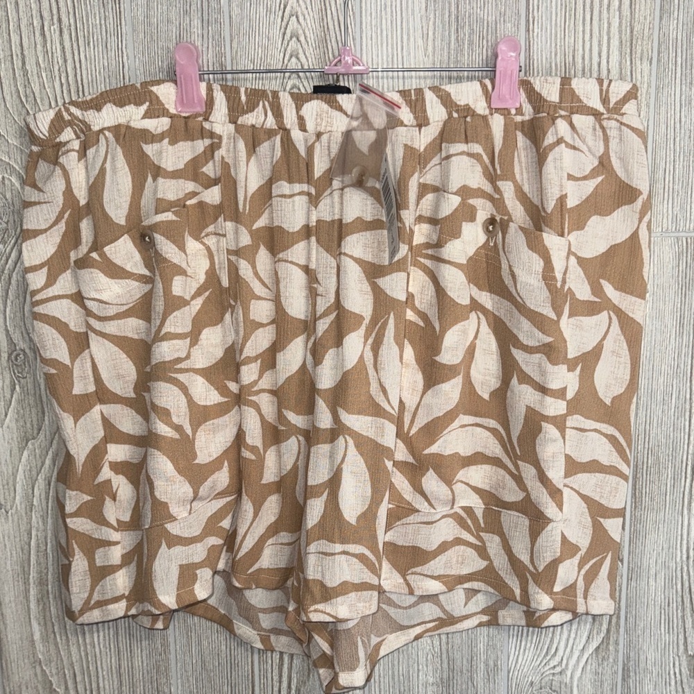 Torrid Tan and White Leaf Print Women's Bermudas